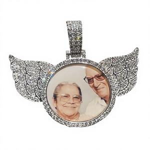 Colgante de Lujo Personalizable con Alas de Ángel, Chapado en Oro, Plata de Ley 925, Moissanita, para Fotos de Familia, Medallón de Recuerdo - Product Image 1