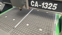 Routeur CNC robuste 1325 3 axes avec table à vide pour le bois, le MDF, l'acrylique, le PVC, la gravure, la découpe et la sculpture de meubles et d'armoires