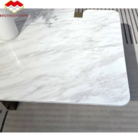 Table basse et de salle à manger en pierre frittée blanche, design pratique, meuble de salon moderne avec pieds en métal, plateau en pierre frittée, pour chambre et hall