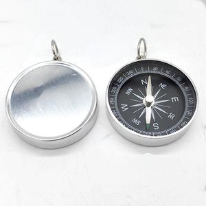 Mini boussole portable en aluminium de 45 mm, résistante aux chocs, avec pointeur luminescent et crochet pour l'extérieur - Product Image 6