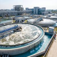 Polyacrylamide Cationique (CPAM) Acide Adapté pour l'Étanchéité et la Coagulation des Eaux, Pureté 99%, Produits Chimiques pour le Traitement des Eaux de Boues d'Élevages Porcins