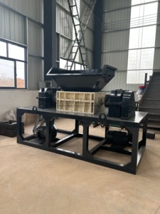 Automatic 800 Type Tyre Double Shaft <b>Shredder</b> Rubber Crushing Recycling Machine - Product Image 2