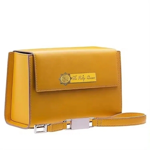 Étiquettes métalliques en émail souple personnalisées avec logo de marque pour sacs à main, design économique - Product Image 4