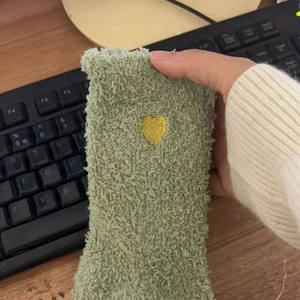 <span class=keywords><strong>Chaussettes</strong></span> moelleuses pour femmes, broderie en forme de cœur, décoration, automne hiver, épaisses, chaudes, multicolores, mi-mollet - Product Image 3