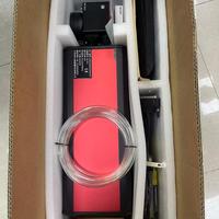 Imprimante laser CO2 volante haute précision DXF pour le codage des cartons de médicaments, tubes cosmétiques, bouteilles de vin, verres et sachets sur ligne d'assemblage par lots