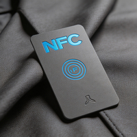 Étiquettes suspendues NFC personnalisées ZX, texture velours de luxe, étiquettes de marque de vêtements haut de gamme, papier noir 300 g/m² avec estampage à chaud doré et corde