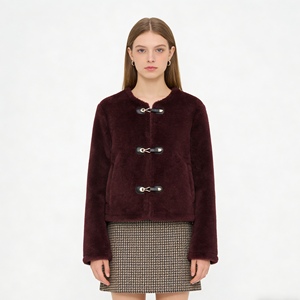 Manteau court en fausse fourrure pour femme avec fermeture à boutons - Tendance mode - Product Image 2