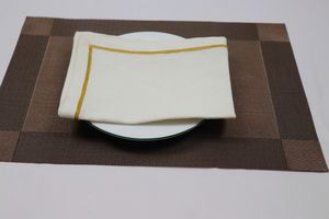 Nappe en lin de style boutique, faite à la main, carrée 50x50cm, ourlet simple, couleur et taille personnalisables - Product Image 3