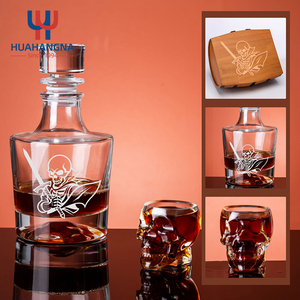 Decantador de <span class=keywords><strong>whisky</strong></span> transparente artesanal de 25 oz (80 ml) con vasos de chupito de calavera, set de regalo en caja de barril para vino, licor, <span class=keywords><strong>whisky</strong></span> escocés - Product Image 4