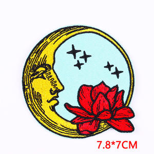 Parche de Tela con Diseño de Dibujos Animados de Luna, Sol y Flores, con Certificación ISO9001 y BSCI, Parche Bordado Termoadhesivo Personalizado con Tema de Libertad para Ropa - Product Image 3