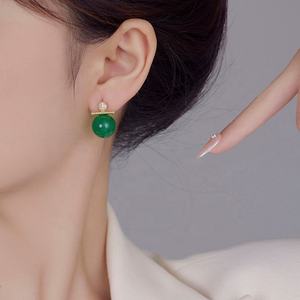 Boucles d'oreilles en zircon vert cristal pour femmes avec diamant, style chinois simple et luxueux, tendance et populaire sur Internet - Product Image 4