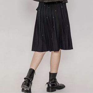 Jupe midi asymétrique plissée noire à fines rayures pour <span class=keywords><strong>femme</strong></span> 2026, <span class=keywords><strong>taille</strong></span> haute avec ceinture, style décontracté - Product Image 2