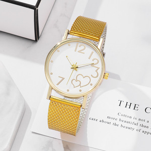 Reloj de cuarzo minimalista con correa de malla para mujer – Elegante reloj de pulsera de moda con esfera de corazón - Product Image 1