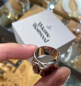 Anillo de hebilla de cinturón clásico para mujer Empress Dowager Vivienne, joyería de moda personalizada hecha a mano en plata - Product Image 3