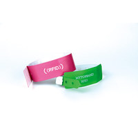 100% étanche passif ISO14443A RFID PVC bracelet jetable vinyle RFID bracelets pour la gestion de parc à thème