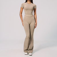 Ensemble de sport YIAN pour femme : haut court sans couture à col rond et manches raglan, et leggings évasés taille haute – Tenue de yoga 2 pièces