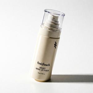 Fixateur de maquillage Troistouch Heart 80ml, spray fixateur hydratant pour tous types de peaux, formule K Beauty - Product Image 1