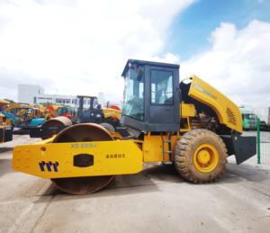 Rouleau vibratoire Dynapac XS223J de 22 tonnes, moteur diesel Weichai de 140 kW, largeur de tambour de 1,6 m, force d'excitation de 374 kN, capacité de franchissement de pente de 30 %, CE - Product Image 3