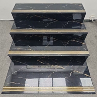 Carreaux d'escalier de luxe 1200x470mm, nouveau design, couleur noir doré foncé avec ligne dorée, pour escaliers de villas et d'hôtels
