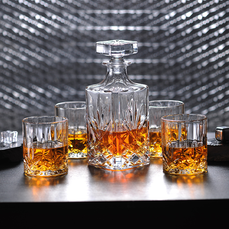Amazon hot sale 750ml/26oz Whiskey Glasses & whiskey decanter set with gift box whiskey