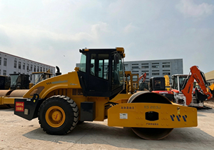 รถบดอัดดินและยางมะตอยมือสอง รุ่น XS203J ระบบไฮดรอลิกประหยัดพลังงาน ดรัมเรียบทนทานต่อการสึกหรอ ห้องโดยสารพาโนรามาพร้อมเครื่องปรับอากาศ - Product Image 4