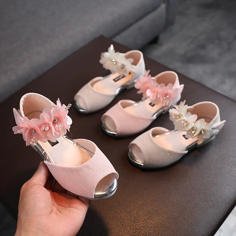 Sandálias infantis de verão princesa sapatos de vidro 2024 novos salto alto para meninas sapatos de desempenho branco sola macia