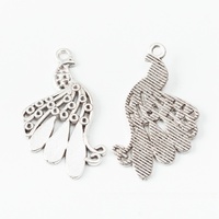 Nouveau design, pendentif en métal personnalisé en forme de paon à queue longue ajourée, luminaire moderne en métal pour breloques