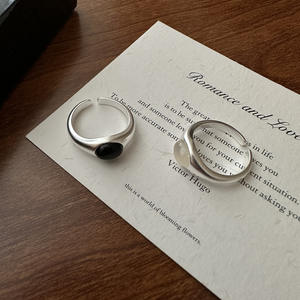 แหวนแฟชั่นสไตล์บล๊อกเกอร์สีเงินสเตอร์ลิงฝังดีไซน์เฉพาะสำหรับ S925 - Product Image 2