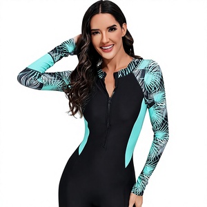 Rashguard sans manches Titan Skin Performance pour femmes, pour les sports de combat, la gym, les exercices et les activités de plein air, avec options personnalisables - Product Image 1