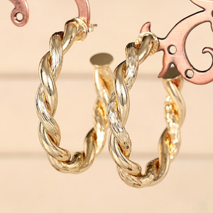 Orecchini a Cerchio Intrecciati per Donne, Gioielli Eleganti e Lucidi alla Moda - Product Image 2
