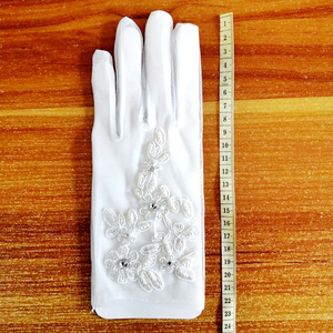 2024 femmes doux <span class=keywords><strong>mariage</strong></span> gants courts à la main perle pierres fleur perlée mariée bal fête mitaines doigts poignet longueur gants - Product Image 2