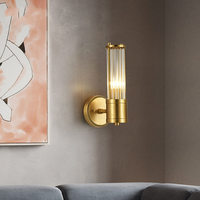 Applique murale moderne en cuivre avec tube en verre côtelé, lampe murale d'intérieur de luxe dorée pour hôtel, villa, chambre, couloir