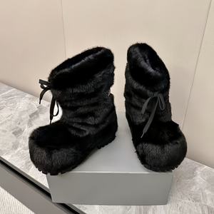 รองเท้าบูทหิมะทรงหุ้มข้อแบบหนา รุ่นใหม่ 2626 หัวมน ผูกเชือก หนังกลับ พื้นยาง น้ำหนักเบา ระบายอากาศได้ดี สีขาว/ดำ แฟชั่นฤดูหนาว - Product Image 1