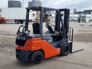 Now available is a used Toyota FD 25 forklift with a 2.5-ton capacity  imported from Japan and on sale in Shanghai