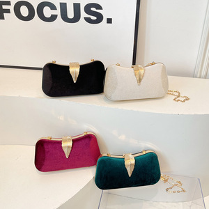 Borse da Sera in Velluto per Donna, <span class=keywords><strong>Pochette</strong></span> di Lusso con Finiture Dorate per Feste, con Tracolla a Catena Staccabile - Product Image 1
