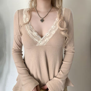 T-shirt femme vintage à col en V et manches longues, avec dentelle française et patchwork, coupe ajustée, haut de base - Product Image 4