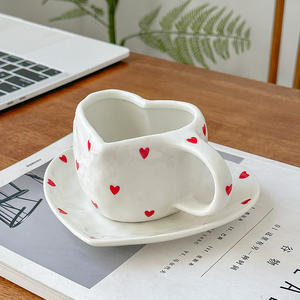 Juego de Taza y Platillo de Cerámica Pintada a Mano con Forma de Corazón, Diseño de Cereza, de Alta Calidad Estética - Product Image 5