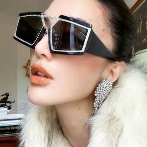 Gafas de Sol de Moda al por Mayor con Logotipo Personalizado para Mujer, Gafas de Sol Cuadradas Extra Grandes Irregulares con Marco de Metal y Protección UV400 - Product Image 4