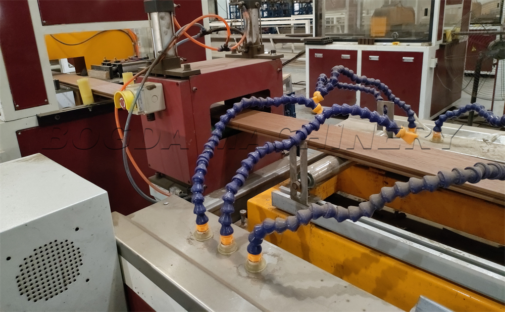 Birovning xotini külotsiz mast holda uyga keldi.