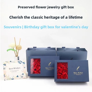 Boîte à bijoux carrée en papier pour collier de fleurs éternelles classique de la Saint-Valentin, sac à main, cadeau d'anniversaire, produit en gros, carton - Product Image 4