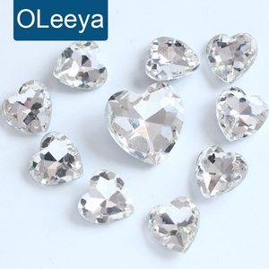 Strass en verre en gros personnalisés Oleeya Factory, pierres précieuses en cristal Rivoli à dos triangulaire, en vrac pour vêtements - Product Image 1