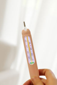 <span class=keywords><strong>Thermomètre</strong></span> à aiguille en verre pour la fièvre axillaire pour adultes avec étui anti-chute, lumière de lecture rechargeable, réinitialisation en 3 secondes - Product Image 6