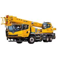 Grue de camion XCT16 de 16 tonnes avec flèche dodécagonale à 4 sections de 42,6 m de hauteur maximale et 5 stabilisateurs, dotée d'un moteur et d'une boîte de vitesses