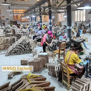 Grosir Pabrik MOQ rendah gantungan celana panjang kayu dengan klip