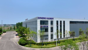 เครื่องเลื่อยไม้แนวนอนรุ่น ZD400T สำหรับงานไม้ พร้อมมอเตอร์ความแม่นยำสูง 5.5 กิโลวัตต์ และใบเลื่อยขนาด 400 มม. สำหรับตัดประตู WPC - Product Image 6