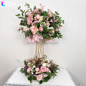 Centro de Mesa LEDA para Bodas, Decoración Hecha a Mano, Bola de Flores Rosadas Artificiales Personalizables para el Día de San Valentín - Product Image 1