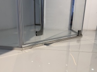 Cabine de douche d'angle en acier inoxydable argenté brillant avec diamants, porte en verre moderne pour salle de bain, idéale pour hôtel et maison