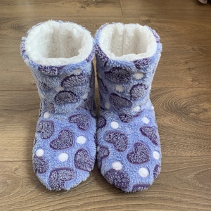 Chaussons d'intérieur chauds pour adultes, automne-hiver, doublés en polaire, épaissis, semelle en mousse de coton, forme de cœur, décontractés, pour hommes et femmes - Product Image 3