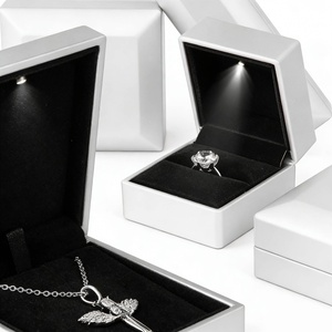 Boîte à bijoux LED en gros, boîte à bijoux chinoise fantaisie personnalisée avec lumière, boîte à bijoux de qualité supérieure pour bague et collier - Product Image 5