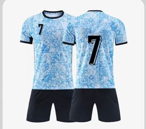 Футбольные формы на заказ: сублимационная печать логотипов, дизайн футбольных комплектов, футболки - Product Image 5